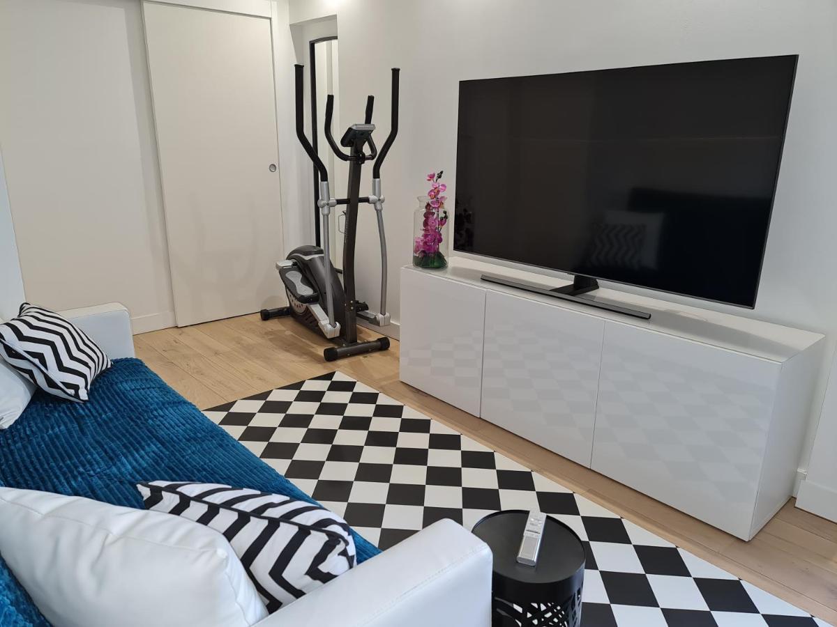 Chambre, Salle De Bain Et Salon Prive - Paris La Defense 皮托 外观 照片